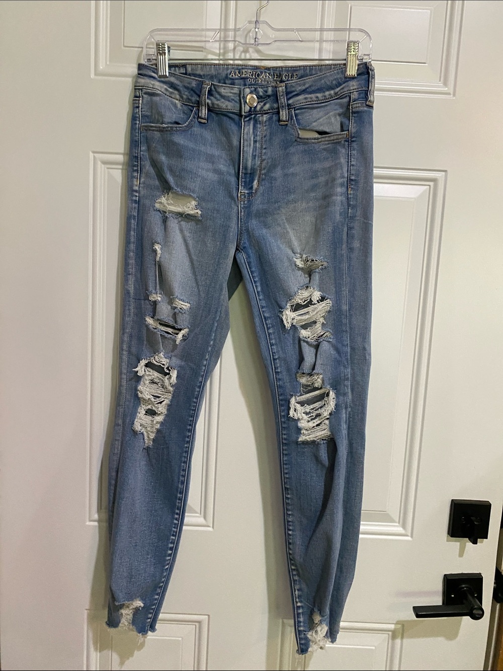 American Eagle Outfitters Light Wash Distressed Skinny Jeans